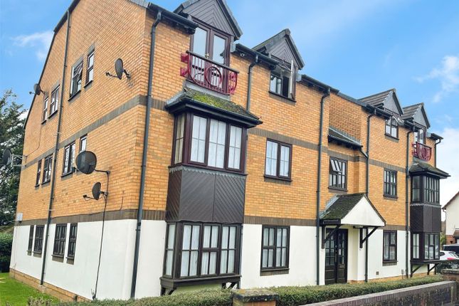 Thumbnail Flat for sale in Gorse Meade, Cippenham, Slough