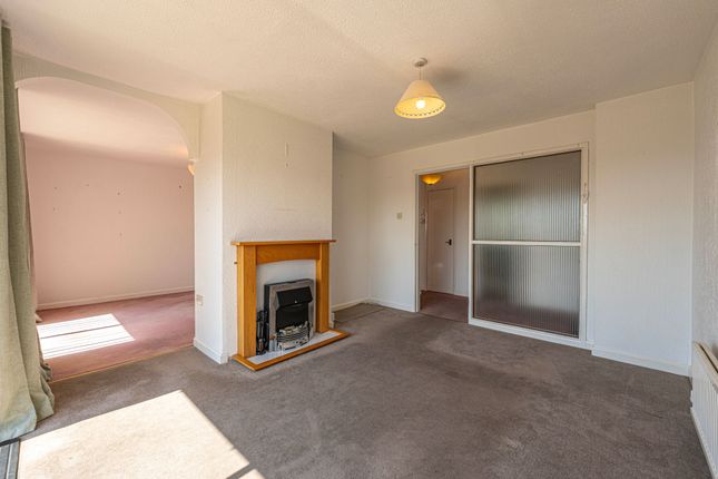 24 Larkfield Close, Newport photo 3