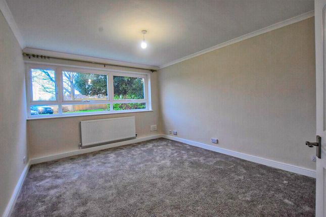 2 Yew Tree Court, Fishery Road, Hemel Hempstead photo 2