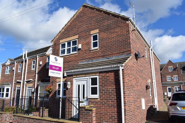 Thumbnail Flat to rent in High Street, Crofton, Wakefield