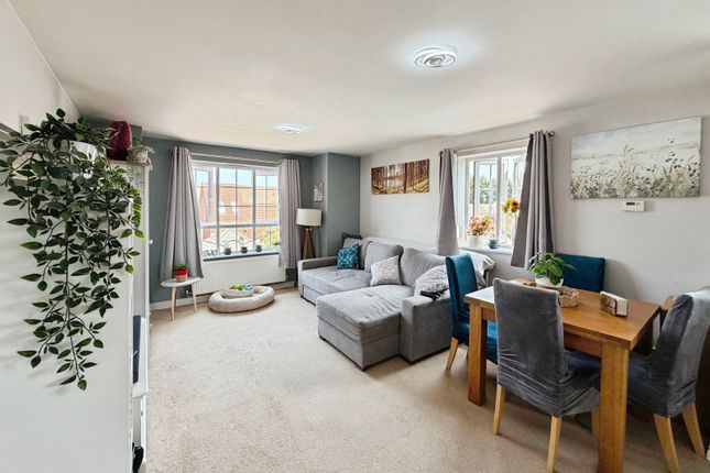 14, Squirrel Court, Hampshire photo 2