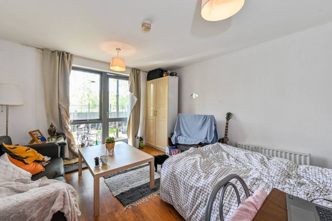 2-bed flat on Southwold Road, E5, Clapton, £425,000