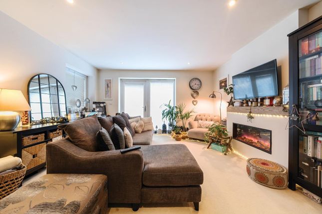 9, Regency Court, Stanmore Place photo 3