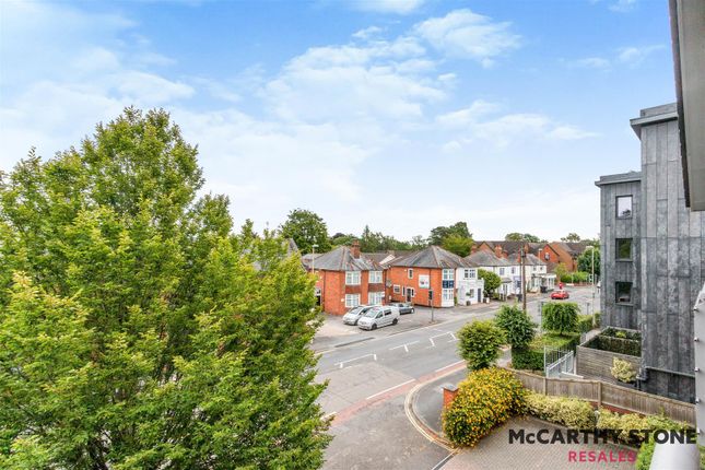 52 Kings Place, Kings Road, Fleet photo 2