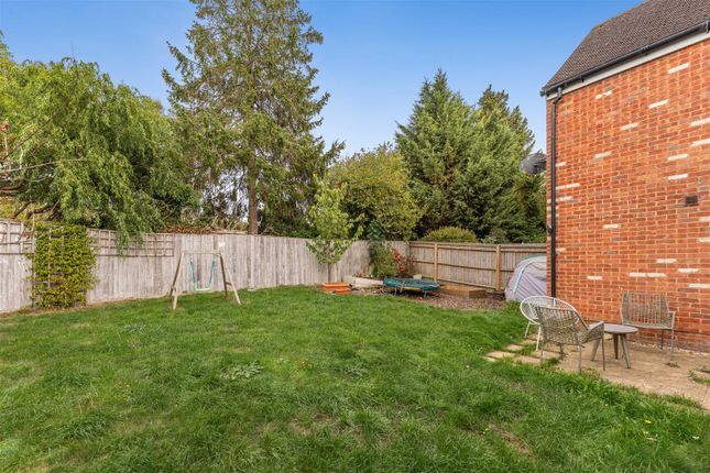 1, Pinson Close, Little Bourton photo 4