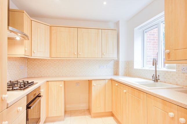 44, Thatcham Avenue, Gloucester photo 3