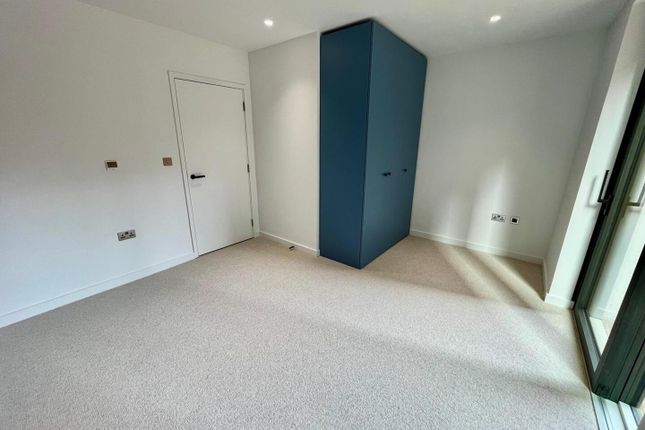 101, 57 Chandlers Avenue, London photo 5