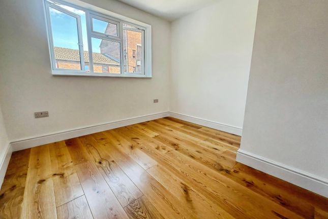 45, Windmill Road, Brentford photo 2