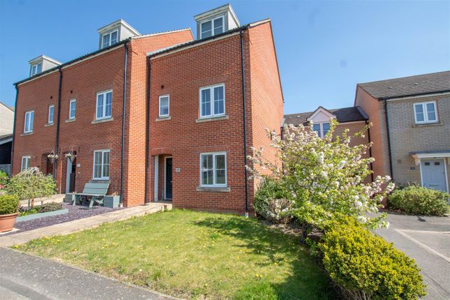 Thumbnail Town house for sale in Kitten Close, Haverhill
