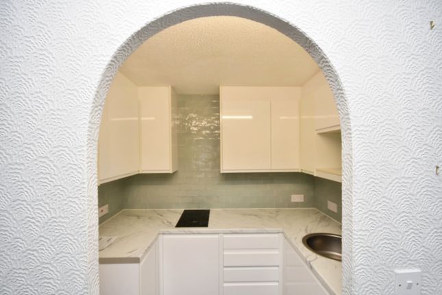 Flat 61, Homefleet House, Wellington Crescent, Ramsgate photo 4