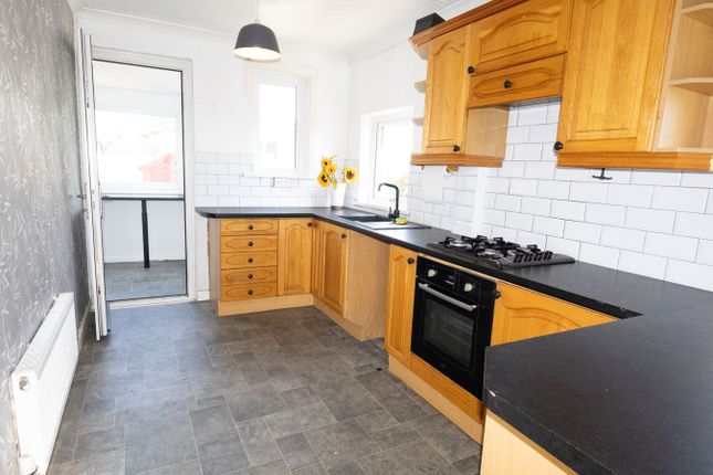 19, Stallcourt Avenue, Llantwit Major photo 4