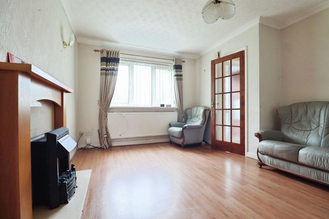 5, Orchard Park, Cardiff photo 3