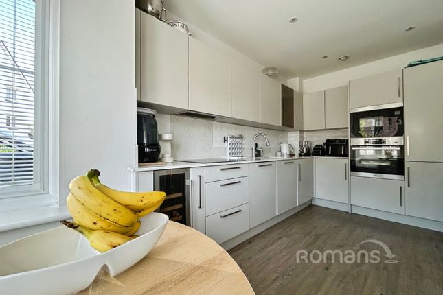 17, Emerald Avenue, Hampshire photo 3