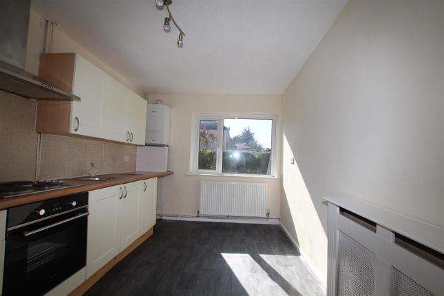 Terraced house to rent in Parkway, West Bowling, Bradford
