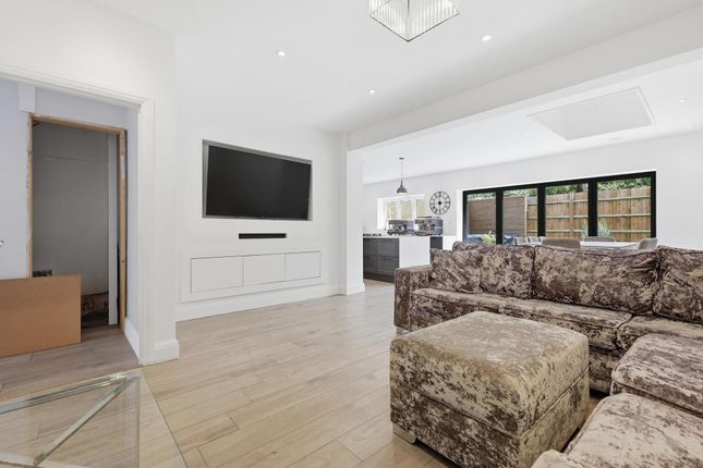 1 Burlington Avenue, Romford photo 3