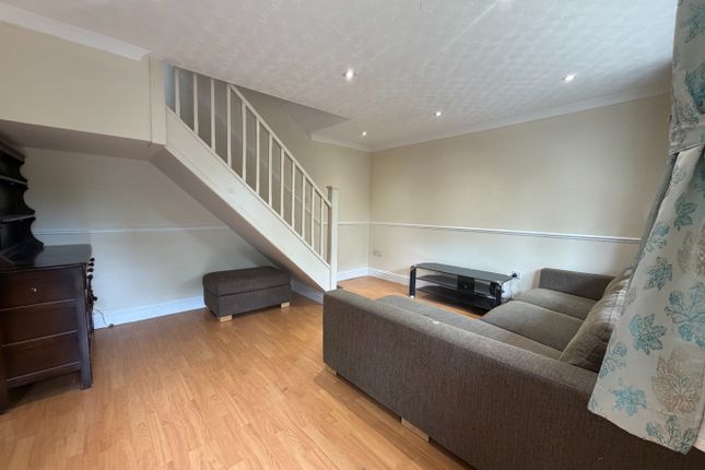 3, Turnberry Court, Watford photo 2