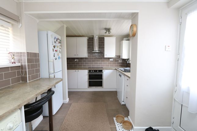23 Castle Road, Barry photo 3