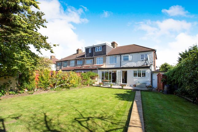 70, Meadway, Ilford photo 4