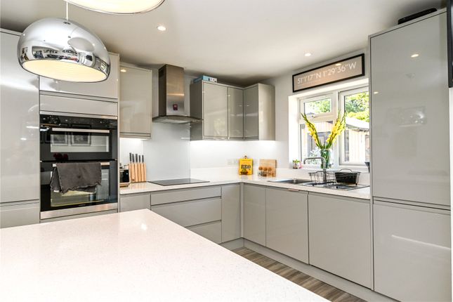 Turners Farm Crescent, Lymington photo 4