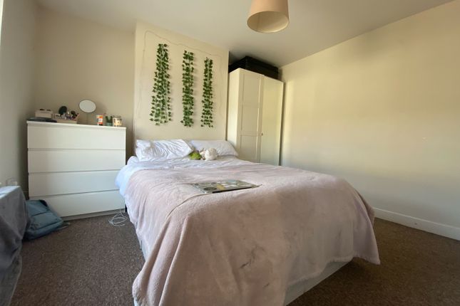 43, Planet Street, Cardiff photo 2