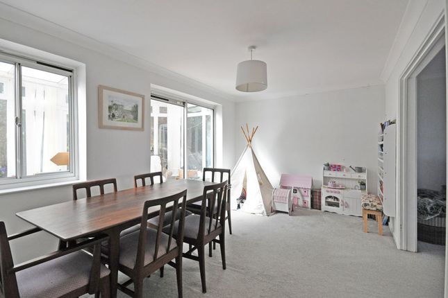 18, Pentre-Poeth Close, Newport photo 4