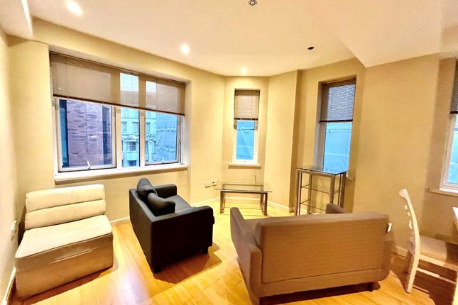 Apt 311, Manchester photo 3
