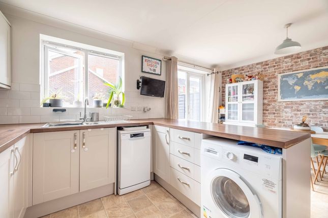 38, Kite Wood Road, Penn photo 4
