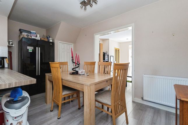 9, Langfield Crescent, Manchester photo 4