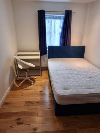 Aragon Court, Flat 4, Broadway, London, West Ealing photo 3