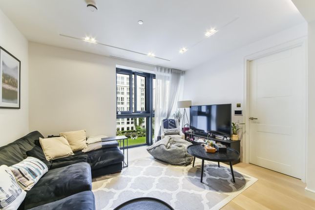 Flat for sale in Lincoln Square, 18 Portugal Street, London