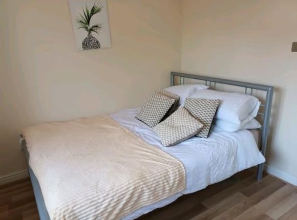 Thumbnail Shared accommodation to rent in Summerton Way, London, Greater London