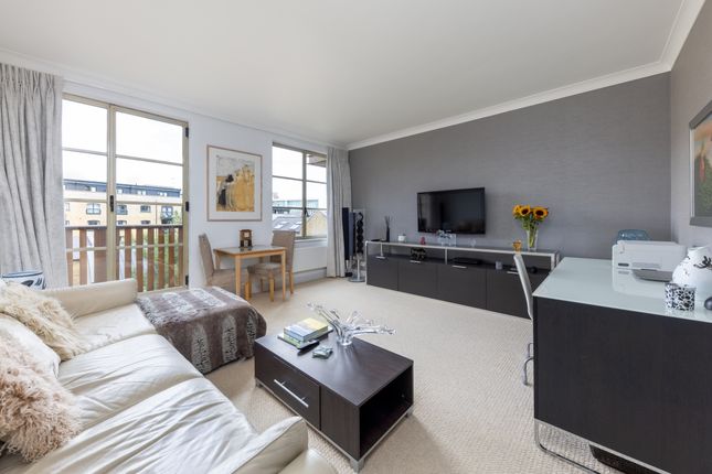 1-bed flat on 320, The Circle, London, £2,450/mo
