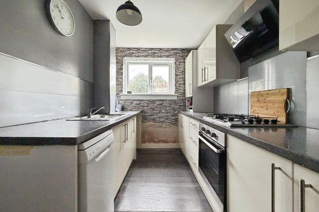 0/2, 80, Riddrie Knowes, Glasgow photo 3