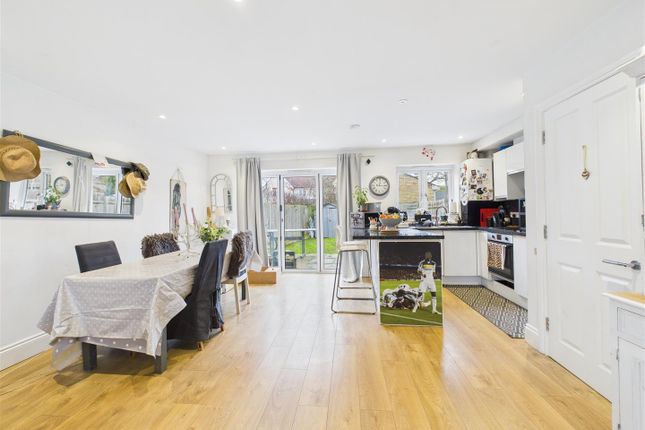 57, Weston Avenue, West Molesey photo 4