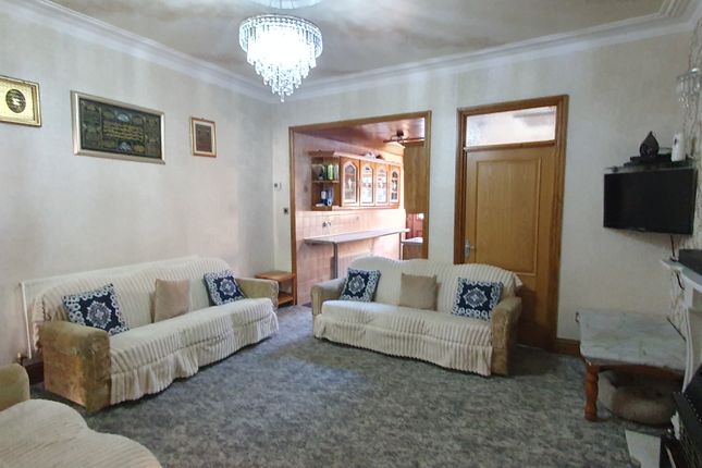 102, Arncliffe Terrace, Bradford photo 3