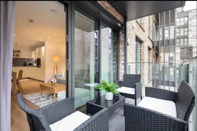 Thumbnail Duplex to rent in Madeira Street, Canary Wharf