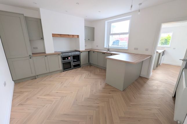 3, Lewis Avenue, Cwmllynfell photo 2