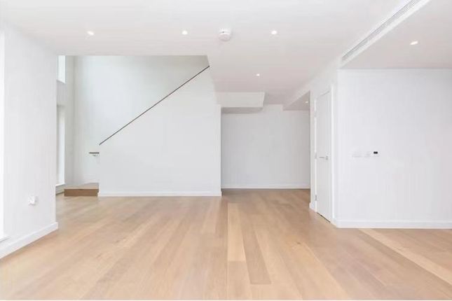 11, Phoenix Place, London photo 5
