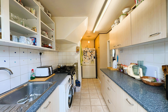 101 Beechwood Avenue, Greenford photo 3