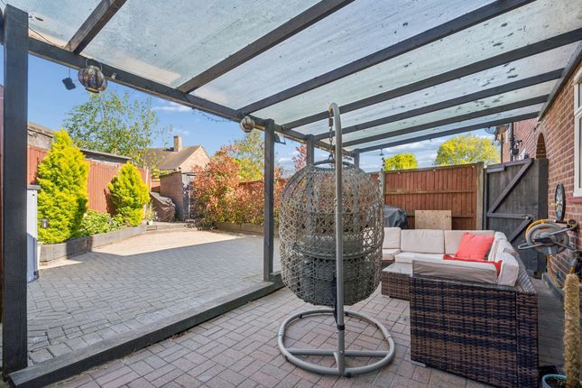 19 Gleneagles Close, Watford photo 4
