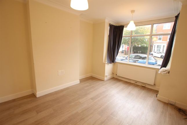 19, Kingsthorpe Grove, Northampton photo 2
