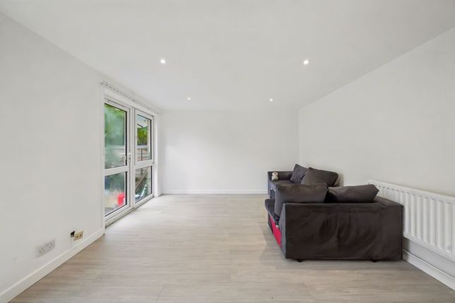 82, Hazelbourne Road, London photo 4