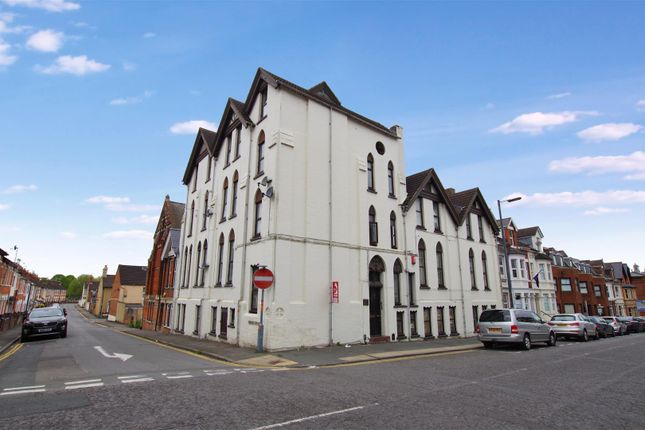 Thumbnail Flat to rent in Milton Road, Swindon