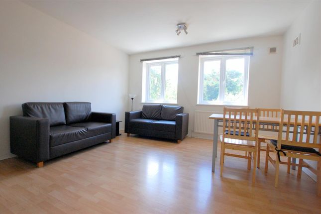 Flat to rent in Kilburn High Road, London