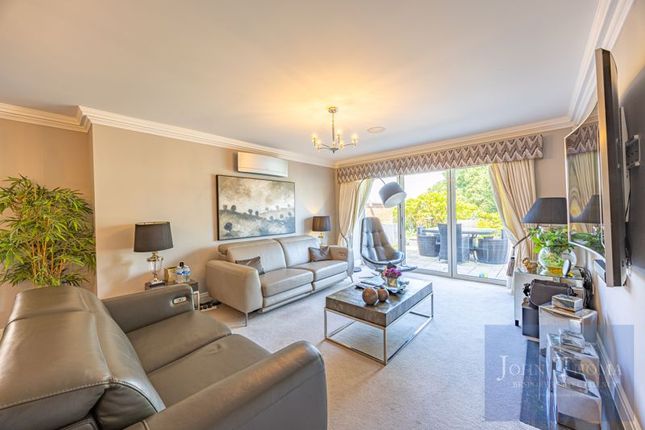 1 Regency Apartments, 114-118, Manor Road, Chigwell photo 3