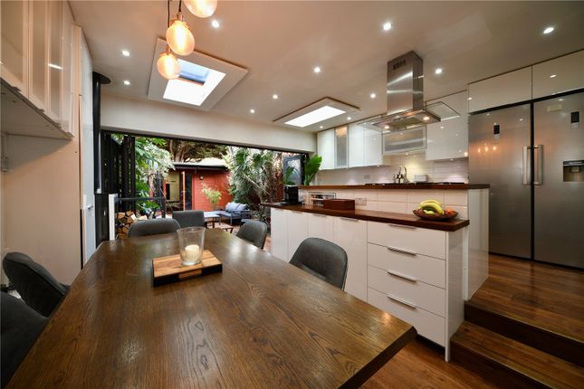 215, Lonsdale Avenue, London photo 3