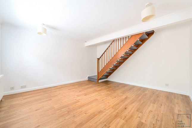 18, Collier Way, Guildford photo 2