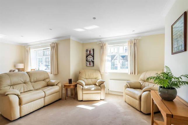 5 Marlborough Court, The Marld, Ashtead photo 2