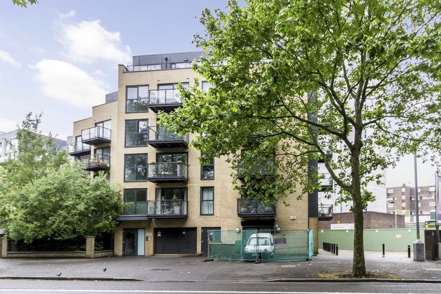 Thumbnail Flat to rent in Kennington Road, London