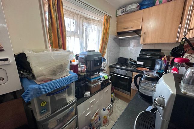 74 Porters Avenue, Dagenham photo 4